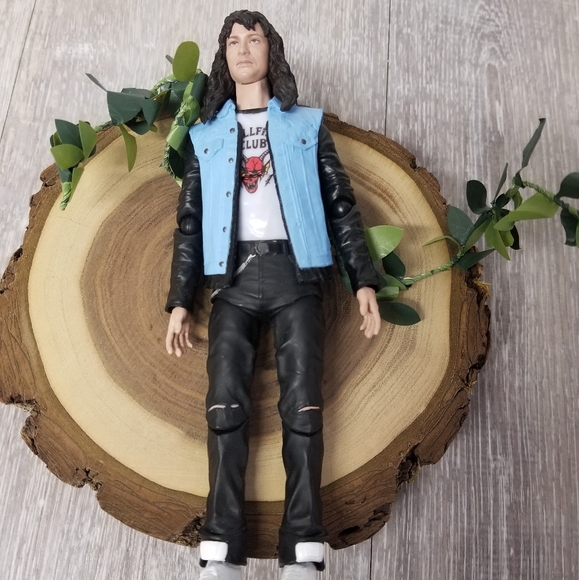 Eddie Munson Netflix Stranger Things figure - Picture 2 of 7